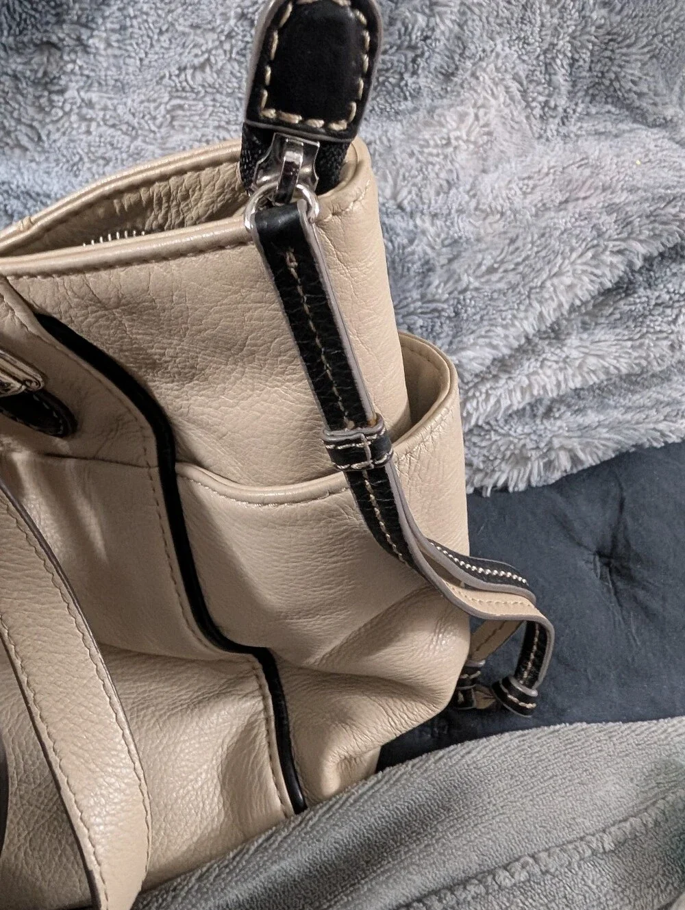 Brighton Beige Pebbled Leather Shoulder Purse Multi-Pocket Satchel Handbag